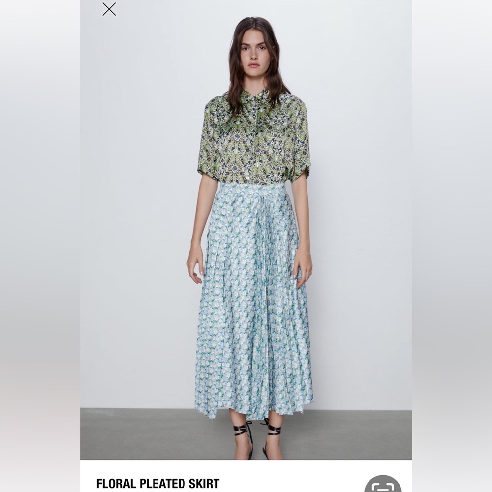 $90 Zara floral Pleated Midi skirt Size Medium